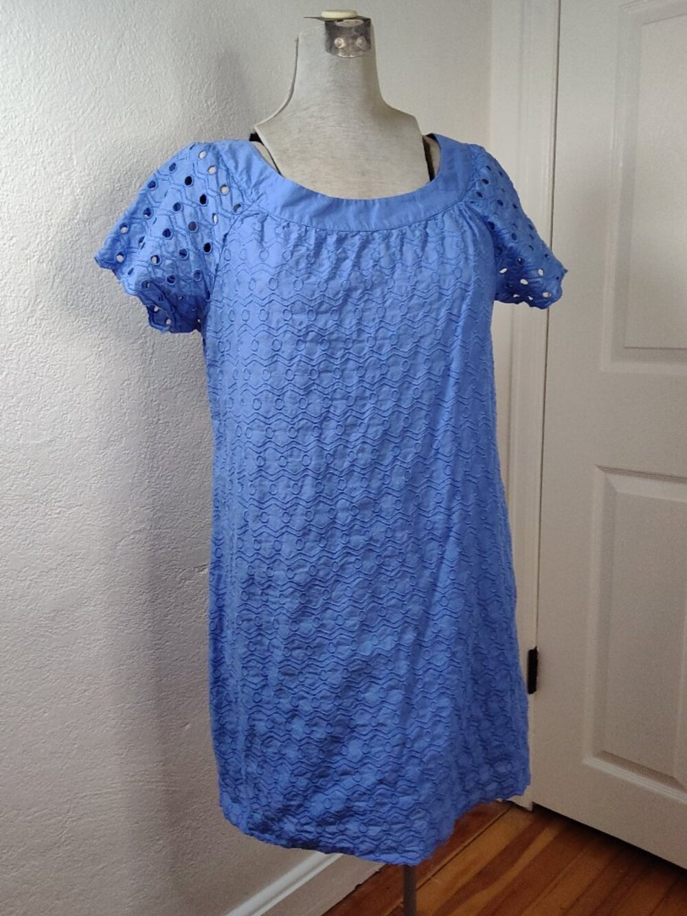 Old Navy M cornflower blue embroidered eyelet dress
